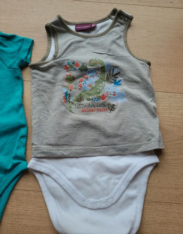 Lot bodies t shirts - photo numéro 3
