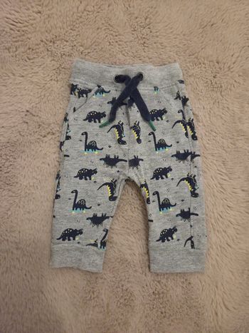 Pantalon bébé 3 mois dinos gris tres bon etat grain de ble