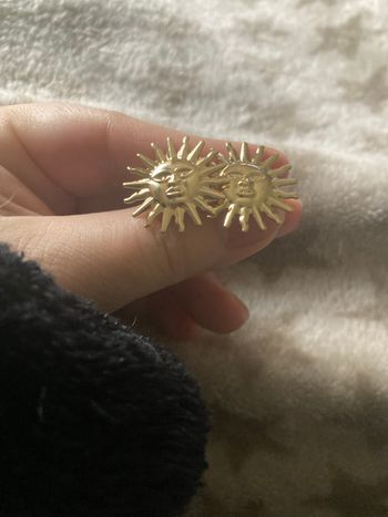 Boucles d’oreilles ☀️ NEUVES pour femme en forme soleil couleur doré