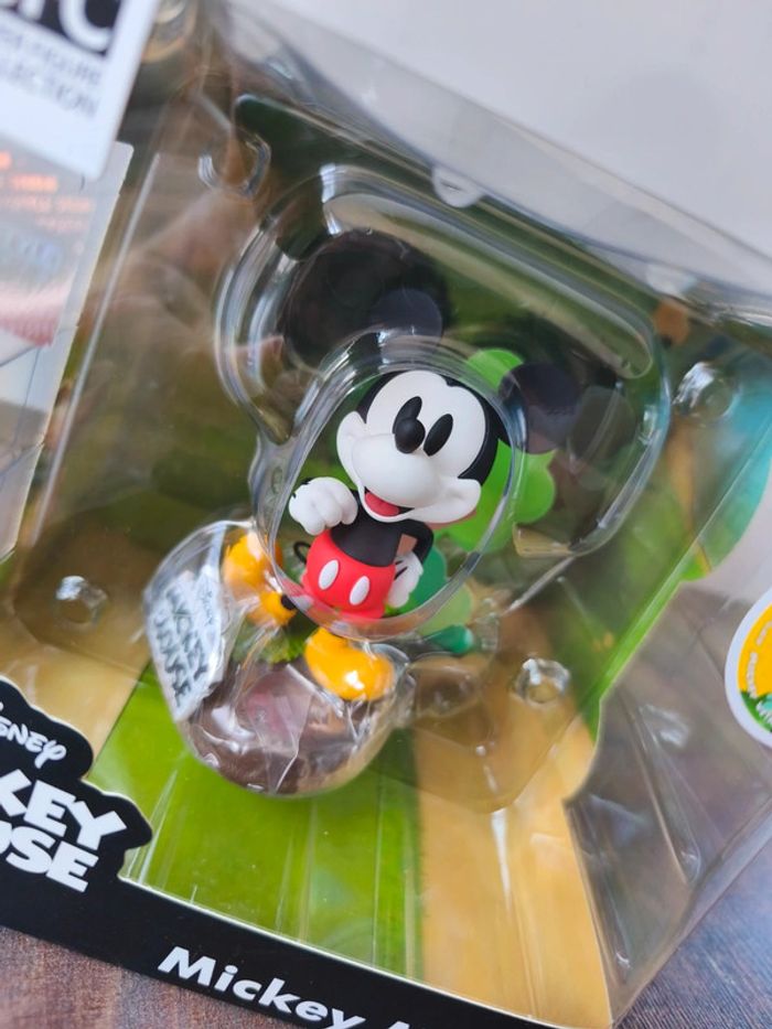 Figurine