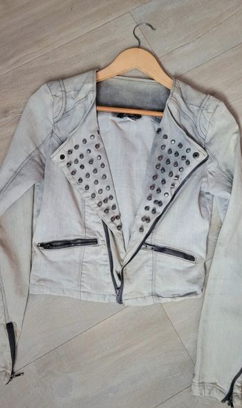 Veste en jeans cloutée Bershka T36