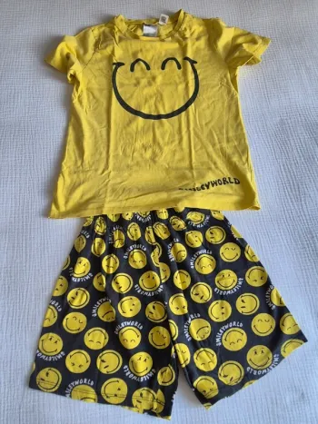 Pyjama été Smiley short et tee-shirt taille 8 / 10 ans
