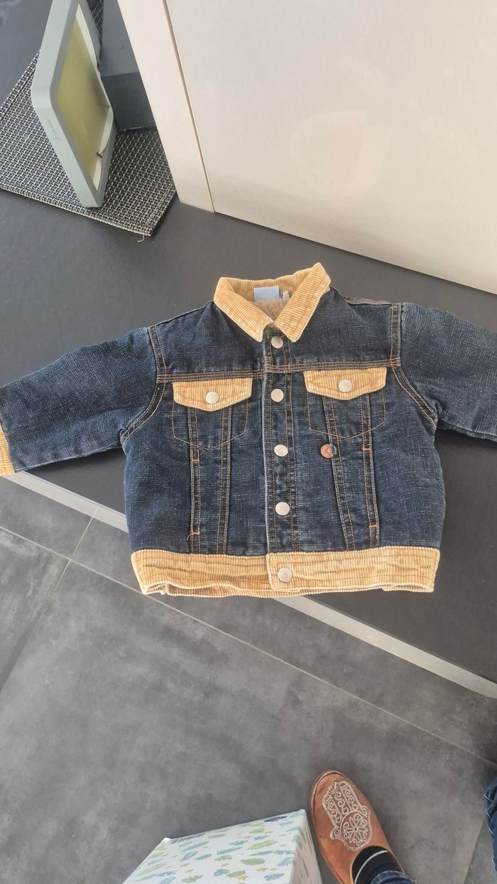 Veste 12 mois jean très bon état et doubles