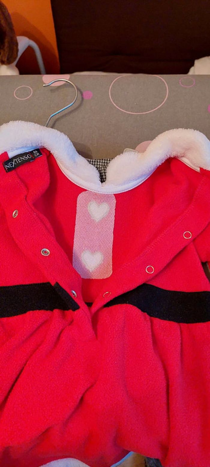 Très jolie robe Noël rouge In Extenso 86 cm 18 mois excellent état - photo numéro 5