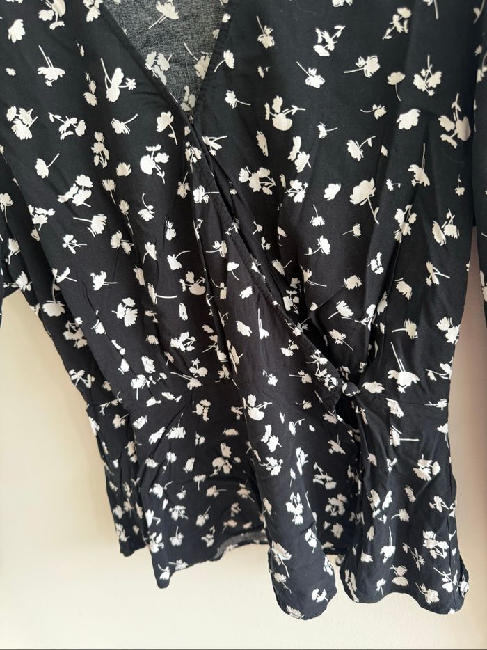 Blouse manches longues légère noir banc à motif floral amisu taille 38 M - photo numéro 3