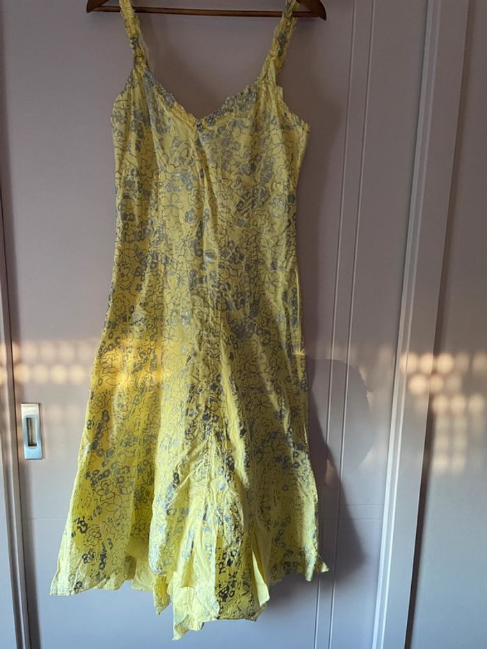 Robe à bretelles jaune et argentée 38