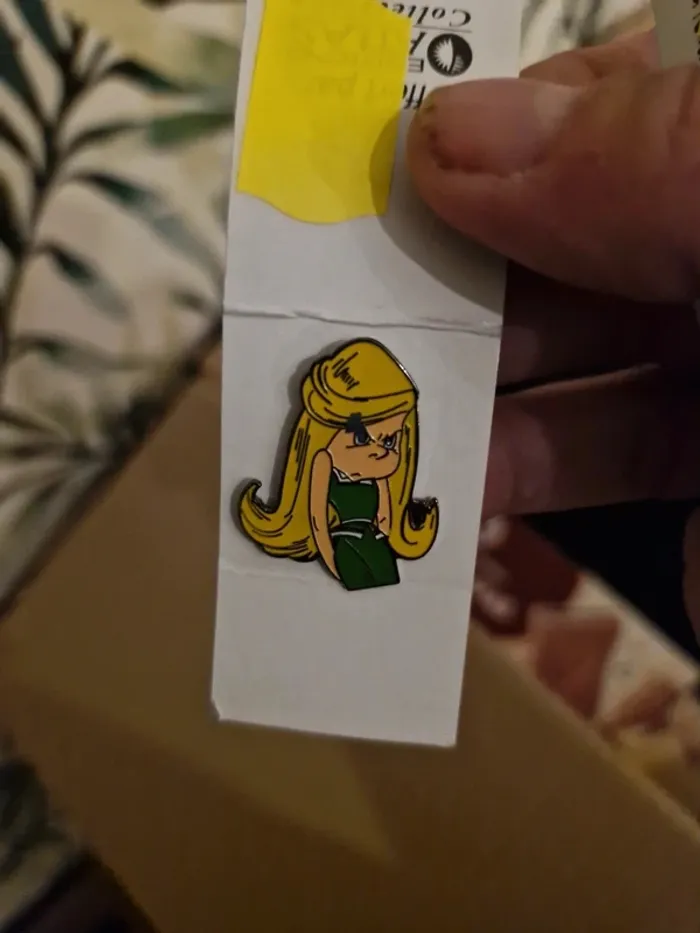 Lot 3 figurines Asterix + 7 pins - photo numéro 10