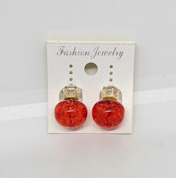 Paire de boucles d'oreilles.
Neuve.