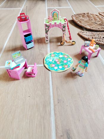 🌛Playmobil figurine personnage petite fille dans sa chambre avec accessoires