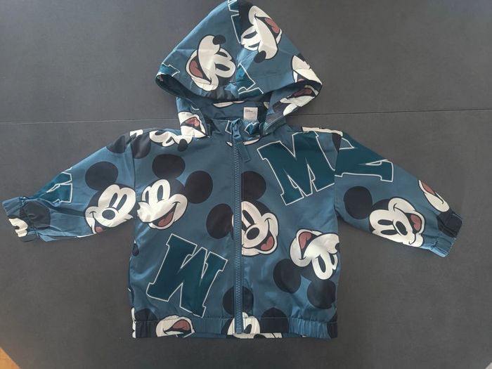 H&M – Coupe-vent Disney Mickey bébé 6/9 mois