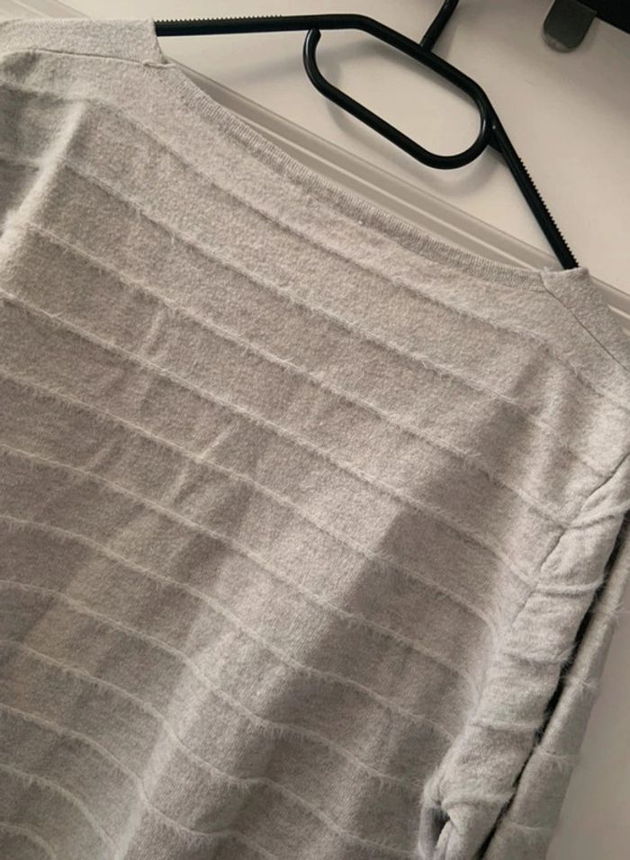 🔝 Pull manches longues col v gris clair - photo numéro 4