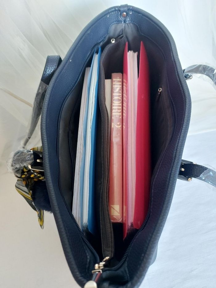Sac cabas souple pompon bleu marine - photo numéro 5