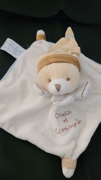 Doudou plat ours DOUDOU ET COMPAGNIE Tatoo beige bleu 16 cm