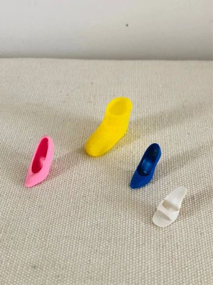 Lot 4 chaussures barbie jaune bleu mattel