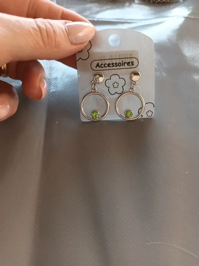 Boucle fantaisie argenté et vert anis