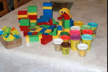lot legos et pâte à modeler