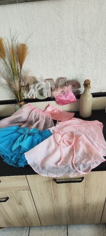 Gros lot habits vêtements accessoires déguisement enfant