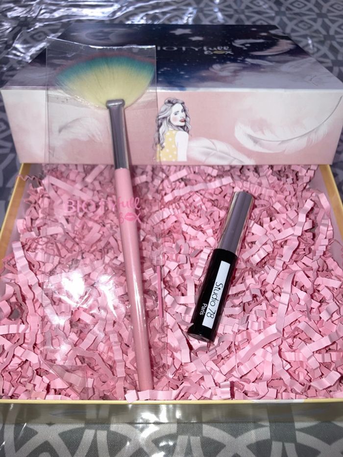Mascara noir + pinceau éventail