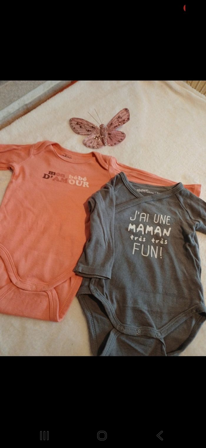 Lot de 2 bodies bébé taille 6 mois