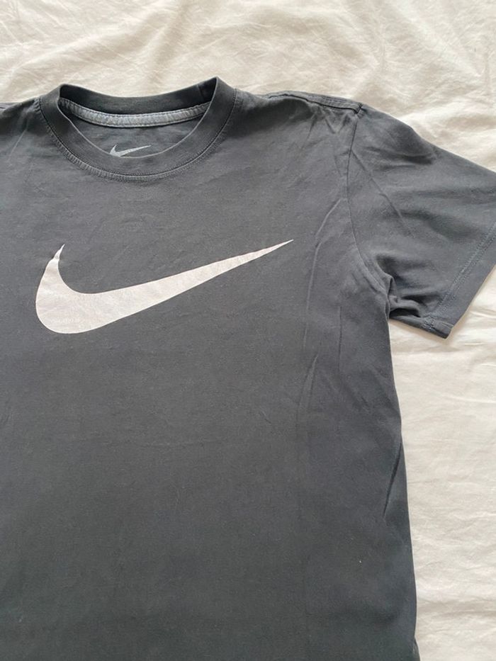 t-shirt nike taille S femme - photo numéro 2
