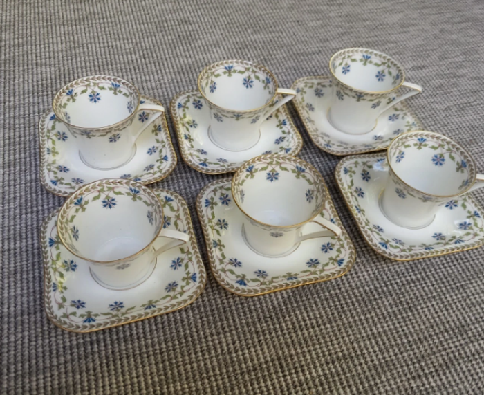 6 tasses et soucoupes