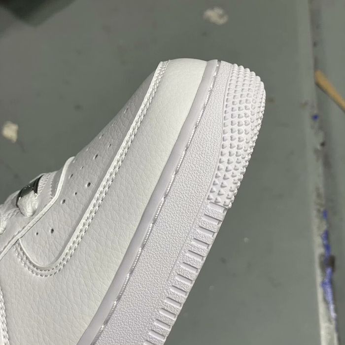Nike Air Force 1 Low '07 White taille :37.5 - photo numéro 2