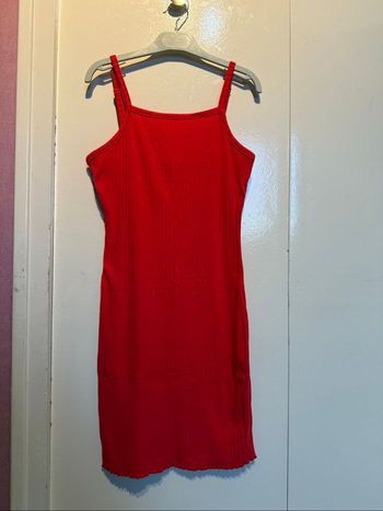 Robe rouge moulante