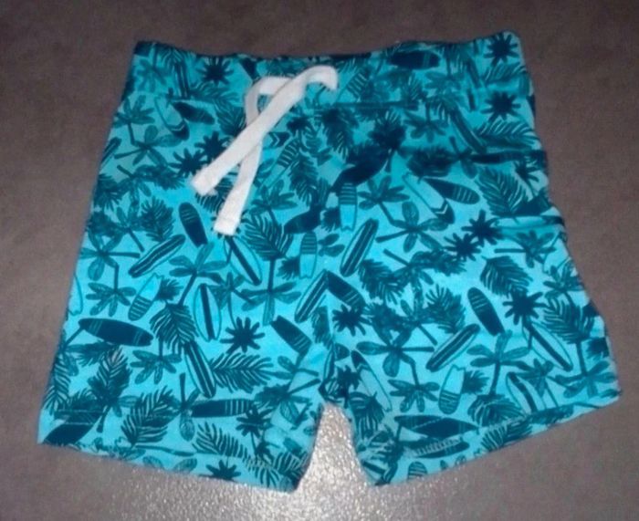 Lot 3 shorts, 1 tee-shirt 18 mois ,neuf/tbe - photo numéro 5