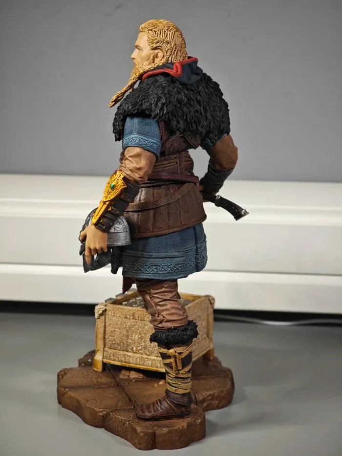 Figurine Assassin's Creed Valhalla : Eivor 25cm Officielle Ubisoft neuve - photo numéro 4