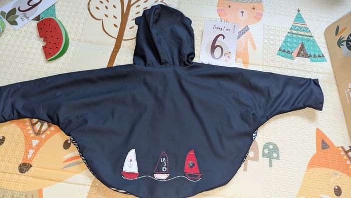 Cape poncho imperméable 6 mois - photo numéro 2
