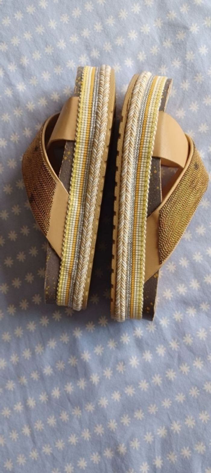 Claquettes femme Pointure 36 lisez bien l'annonce surtout
