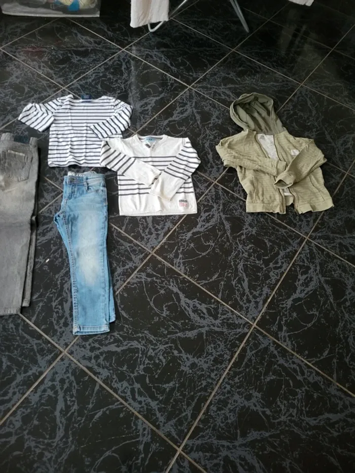 Lot vêtements 8 et 10 ans - photo numéro 2