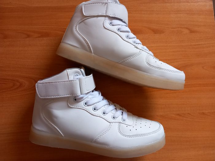 BASKETS A LED - photo numéro 5