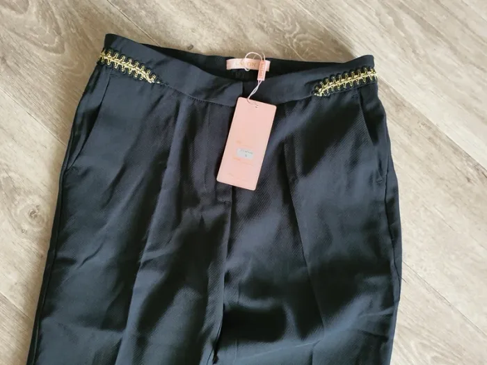 Pontalon noir motifs doré taille s neuf - photo numéro 3