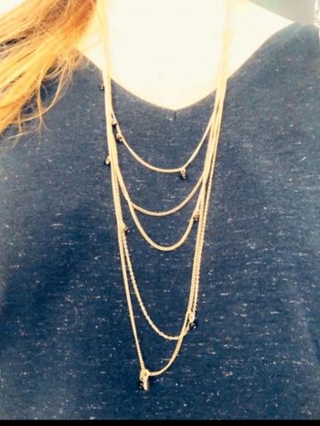 Collier  multirangs  H&M doré et petites perles  noires  neuf