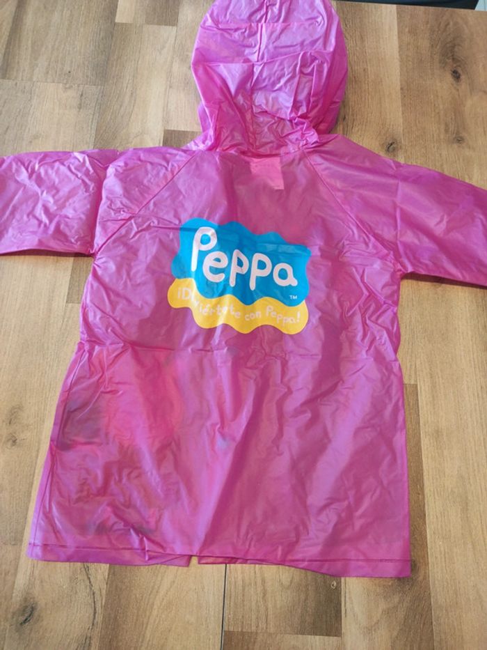Imperméable Peppa pig 4 ans en TBE - photo numéro 5