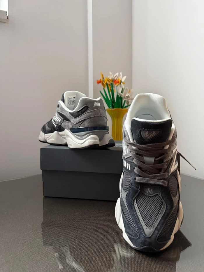 New Balance 9060 Noir et Gris 42 - photo numéro 4