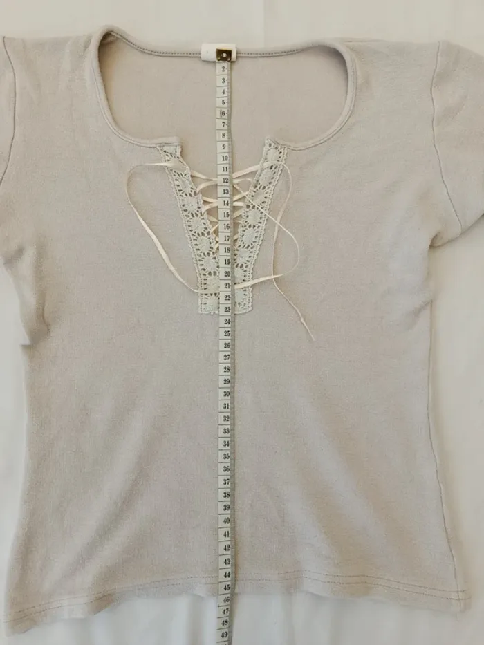Joli top manches 3/4 décolleté lacé écru taille S - photo numéro 3