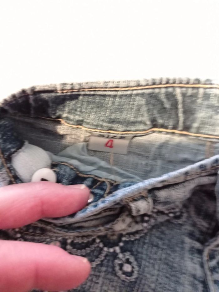 Lot fille 4ans jean plus t-shirts - photo numéro 2