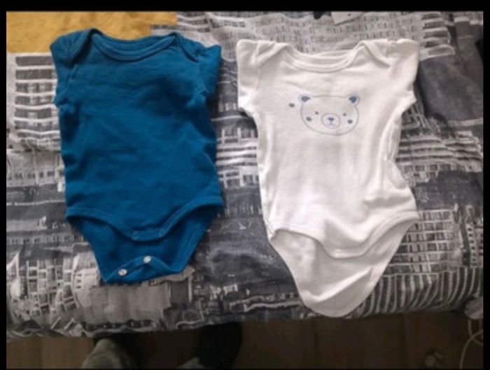 Lot bodies 3 mois - photo numéro 4