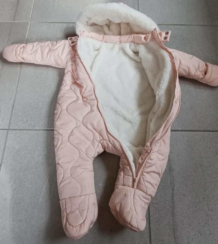 Combinaison bébé fille 9 mois - photo numéro 2