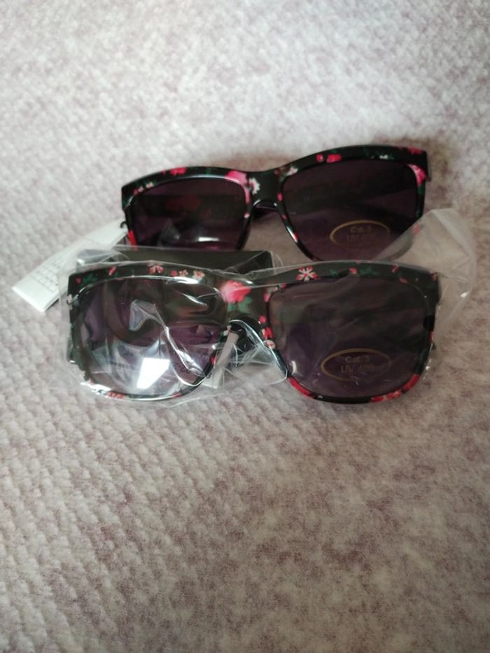 Superbe paire de lunettes de soleil  Jennyfer uv 400 - photo numéro 12