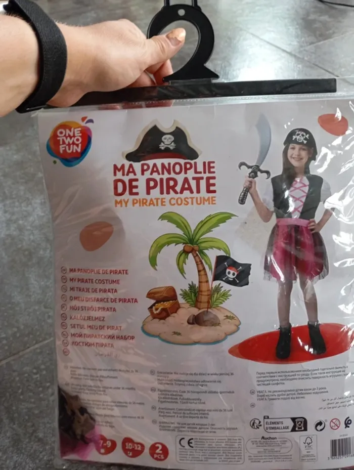 Costume pirate fille 10/12 ans mais taille très petit - photo numéro 3