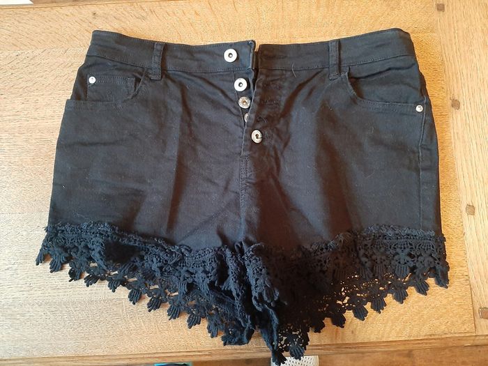 short jean noir court elastiss avec dentelle