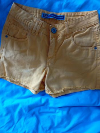 Short jaune