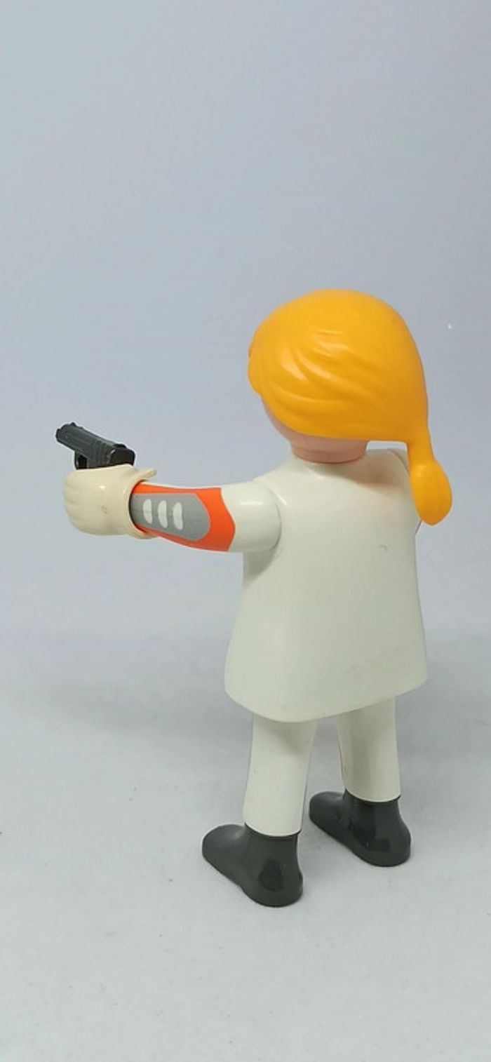 Femme top agent secret avec habits et ordinateur blancs playmobil - photo numéro 3