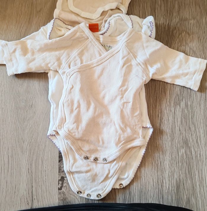 Lot de 4 bodies divers - taille 1M - photo numéro 4
