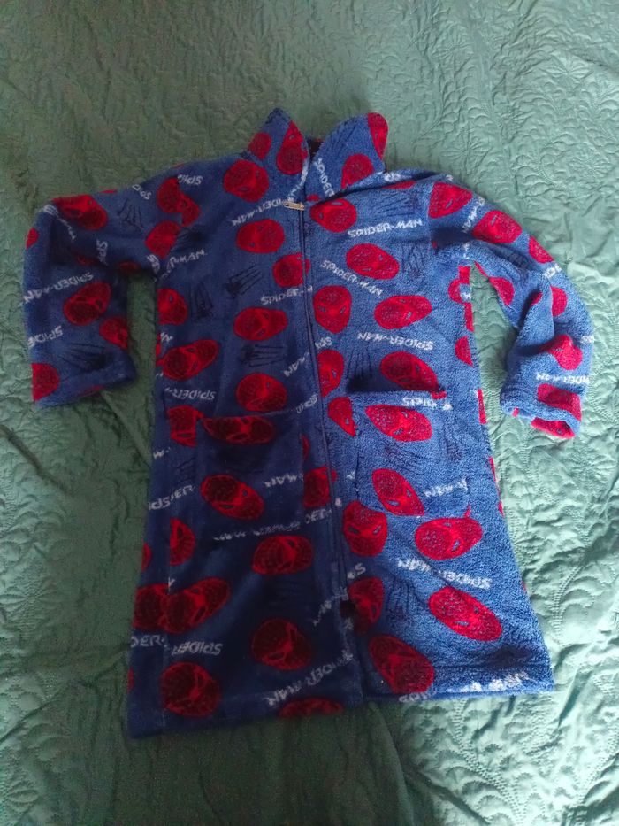 Lot de 10 peignoirs de 6 à 8 ans