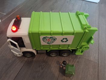 Camion poubelle