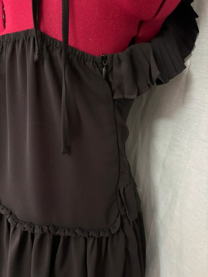 Superbe tunique/robe courte sexy noire en crêpe avec bretelle et froufrou - photo numéro 3